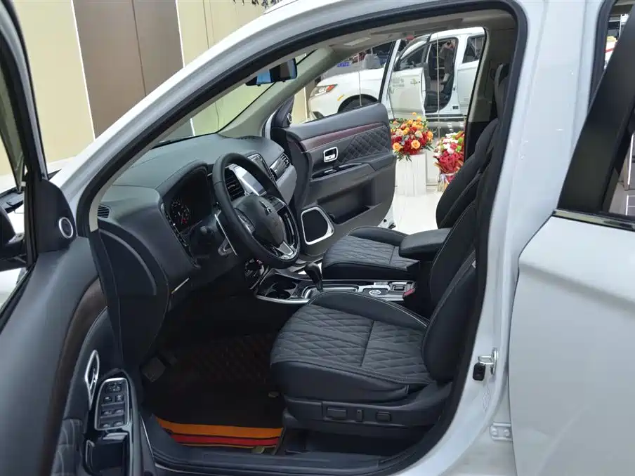 Mitsubishi Outlander 2022