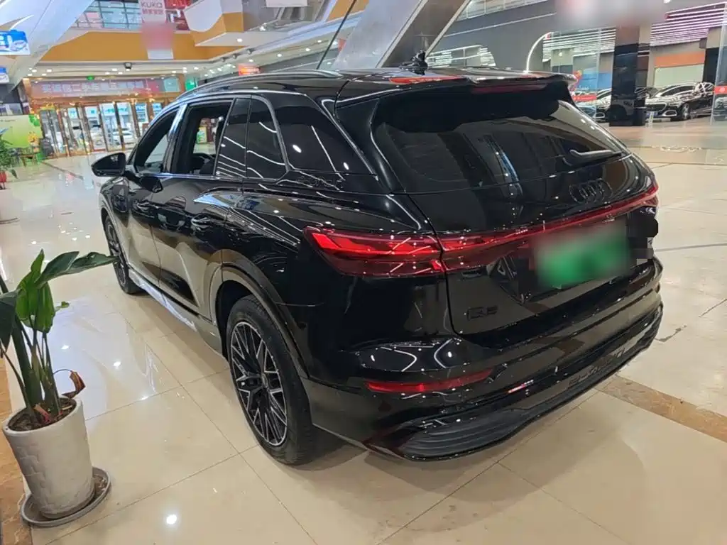 Audi Q5 e-tron 2024