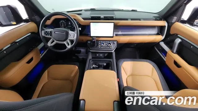 Land Rover Defender 2024