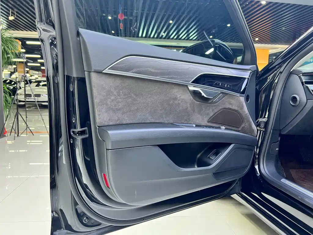 Audi A8 2022