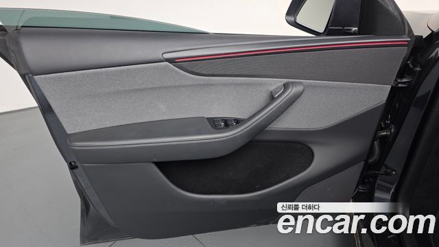 Tesla Model Y 2025