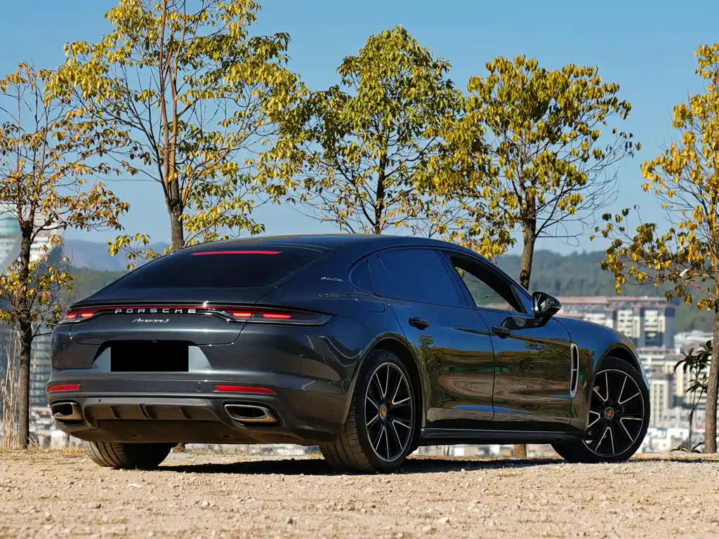 Porsche Panamera 2023