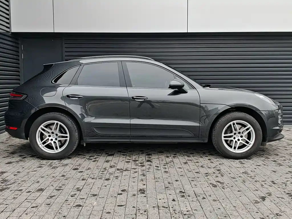 Porsche Macan 2021
