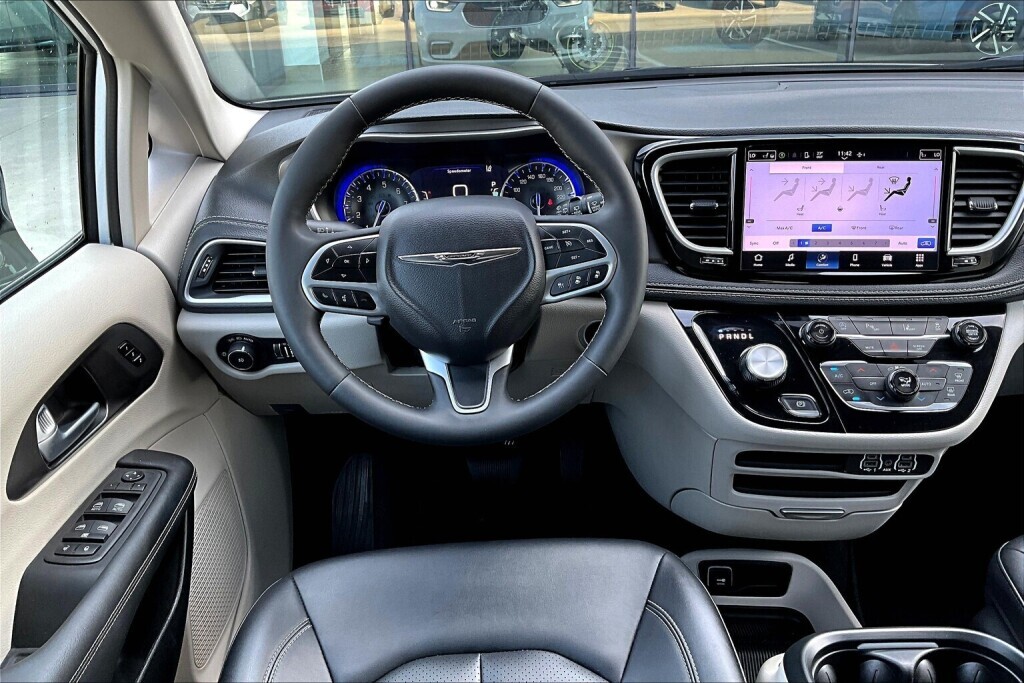 Chrysler Pacifica 2024