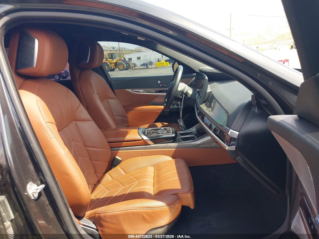 BMW i7 2024