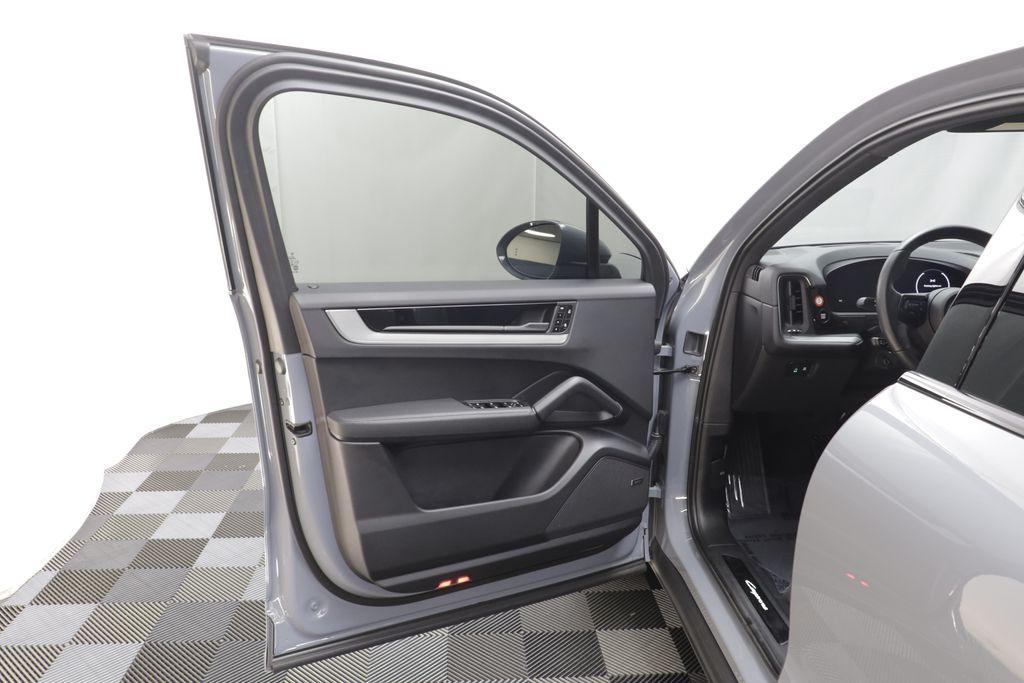 Porsche Cayenne 2025