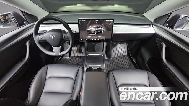 Tesla Model Y 2024