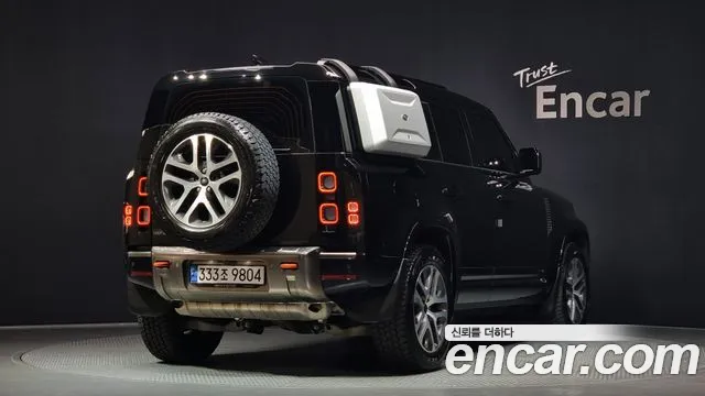 Land Rover Defender 2024