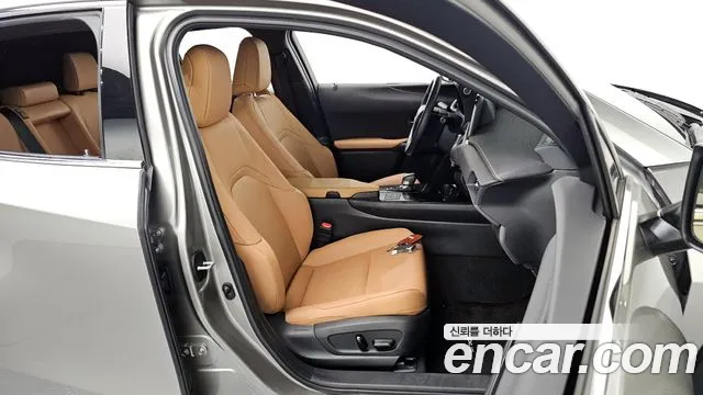 Lexus UX 2024