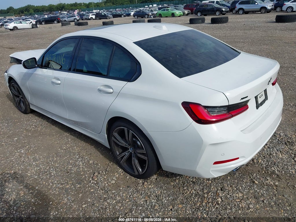 BMW 330 2023