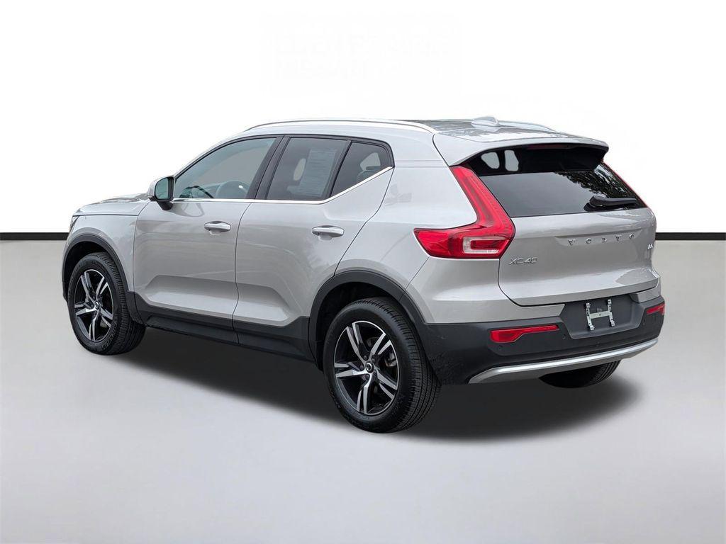 Volvo XC40 2025