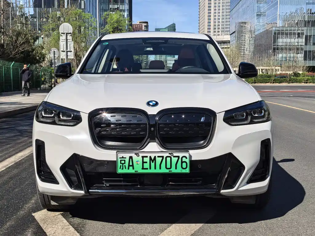 BMW iX3 2024