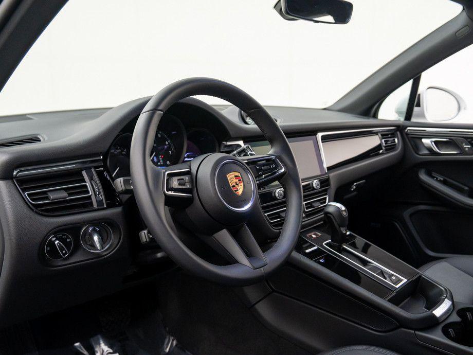 Porsche Macan 2025