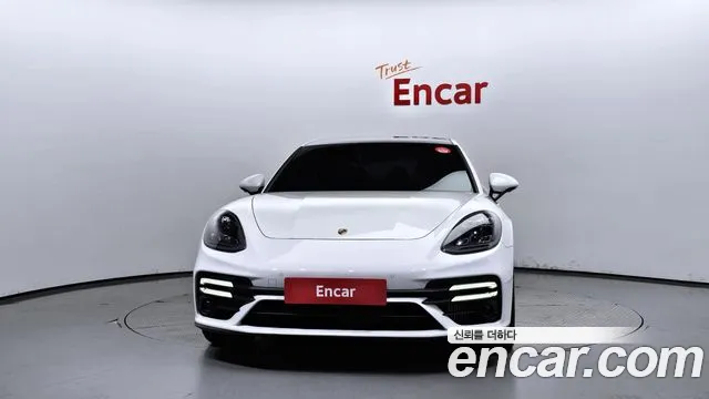 Porsche Panamera 2021