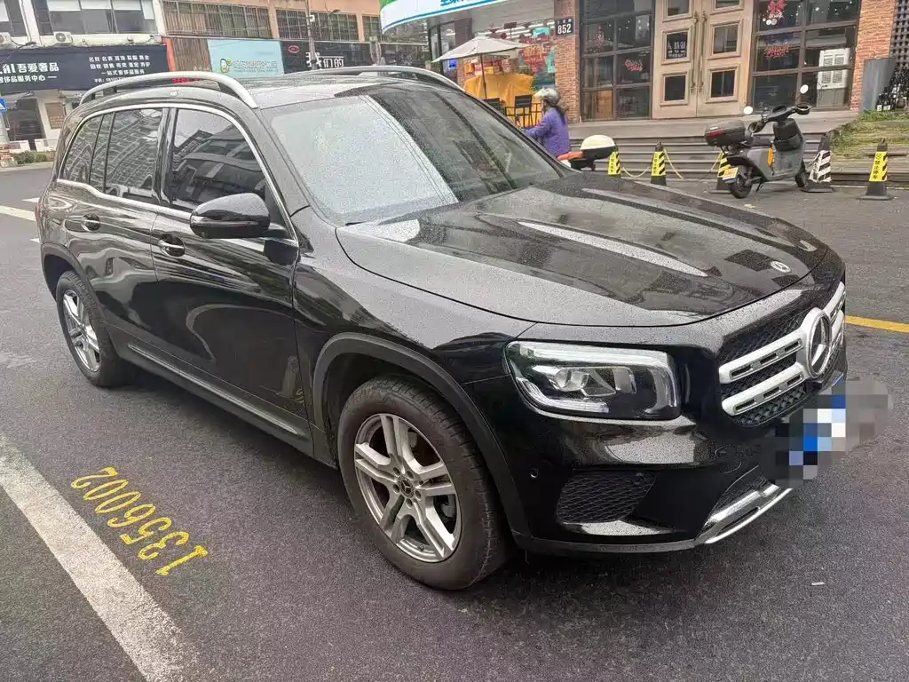 Mercedes-Benz GLB 2023