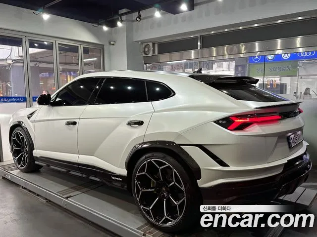 Lamborghini Urus 2024