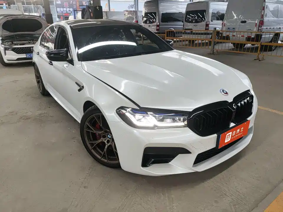 BMW M5 2022