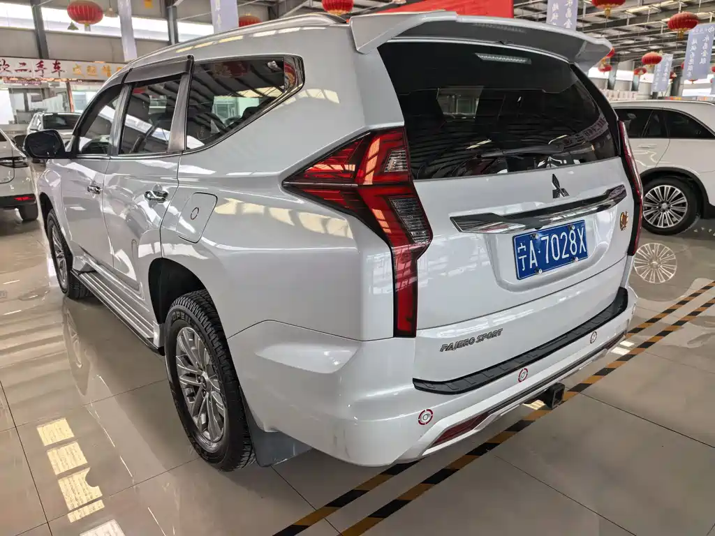 Mitsubishi Pajero 2021