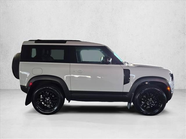 Land Rover Defender 2023