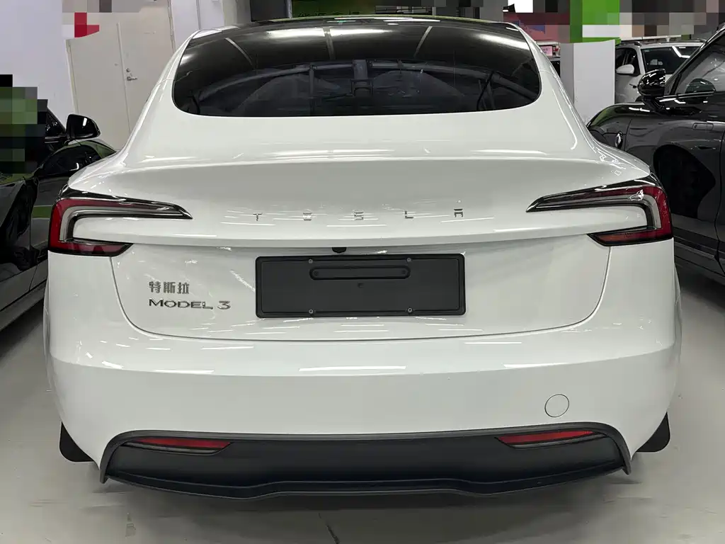 Tesla Model 3 2024