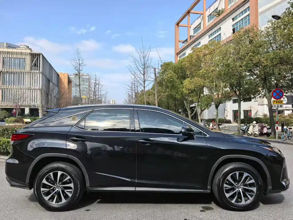 Lexus RX 2021