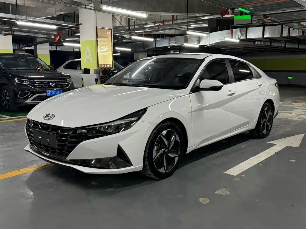 Hyundai Elantra 2022