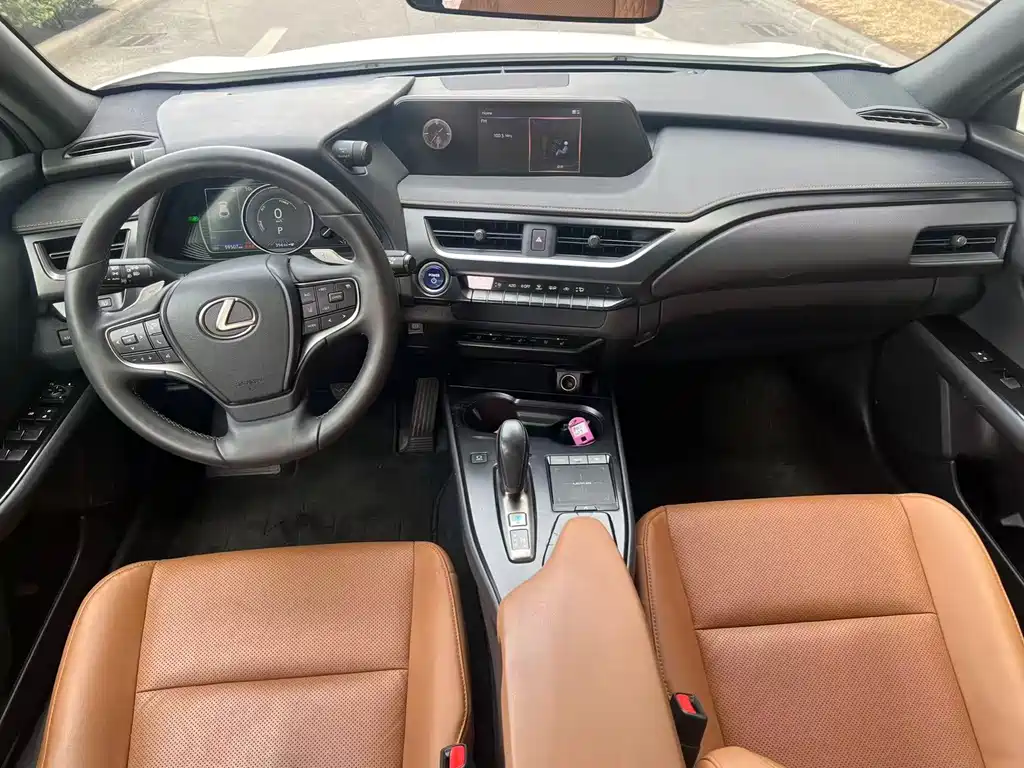 Lexus UX 2022