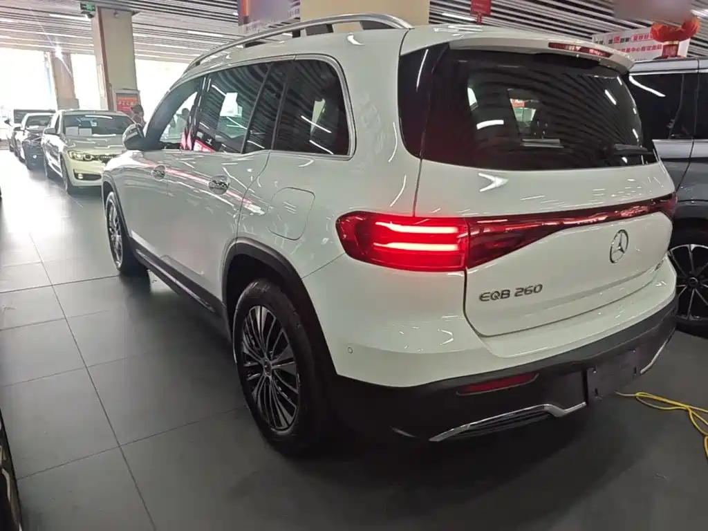 Mercedes-Benz EQB 2025