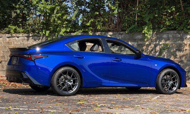 Lexus IS 2026