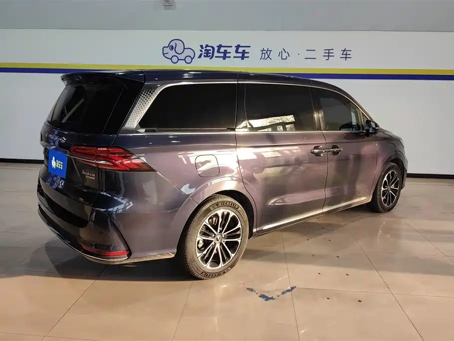 Roewe iMAX8 2021