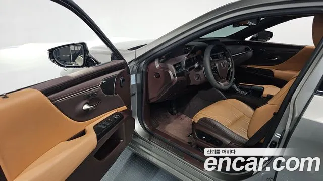 Lexus ES 2020