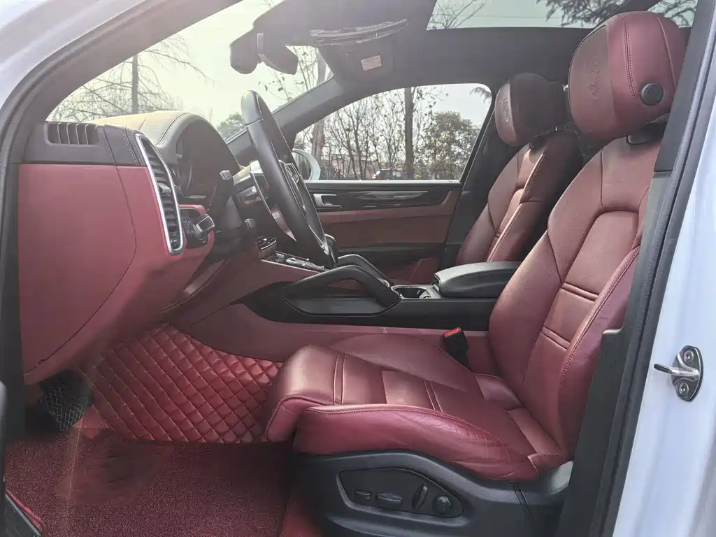Porsche Cayenne 2021