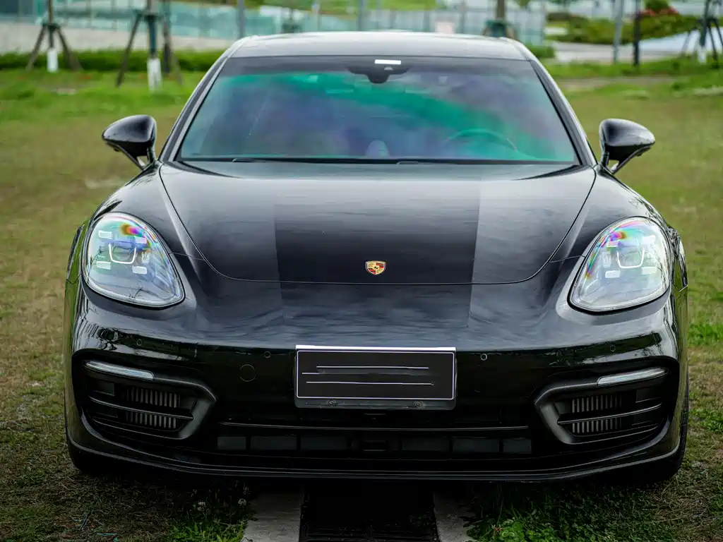 Porsche Panamera 2021