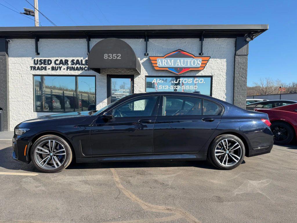 BMW 750 2022