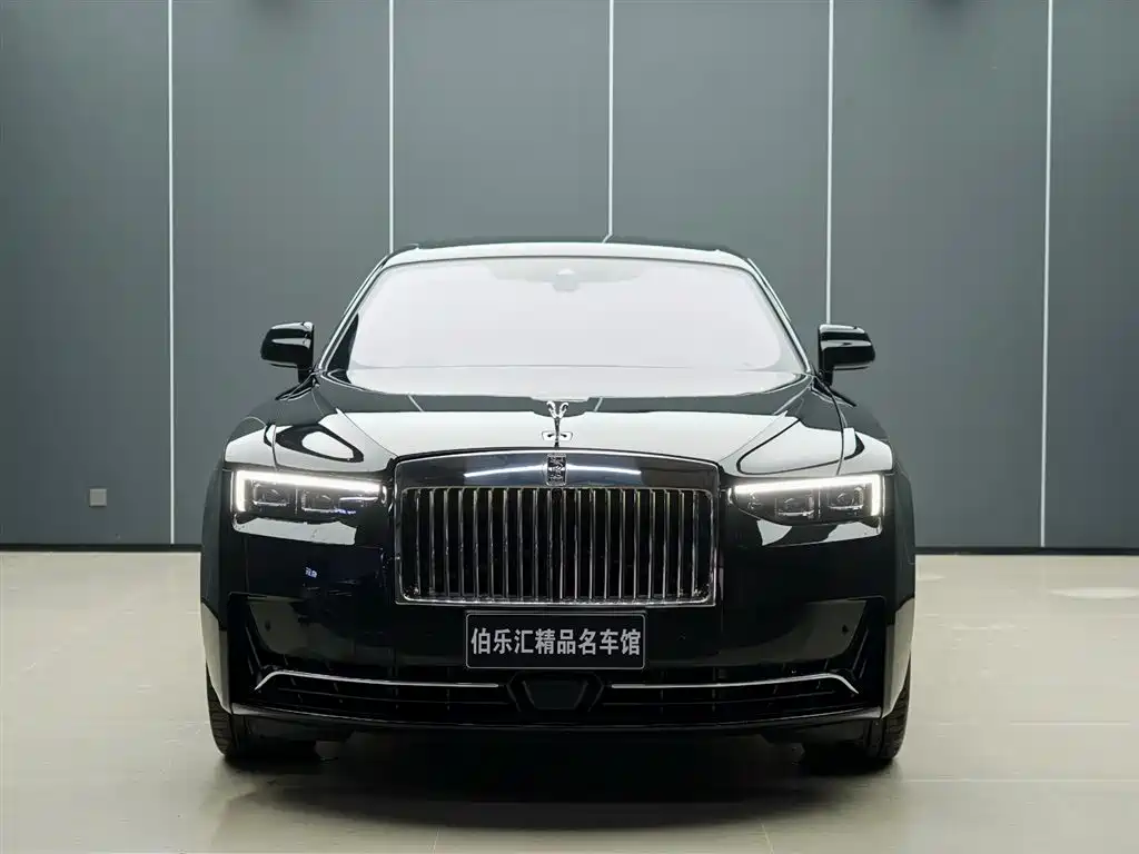 Rolls-Royce Ghost 2025