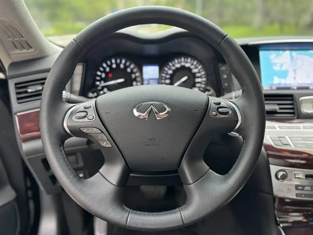 Infiniti Q70 2020