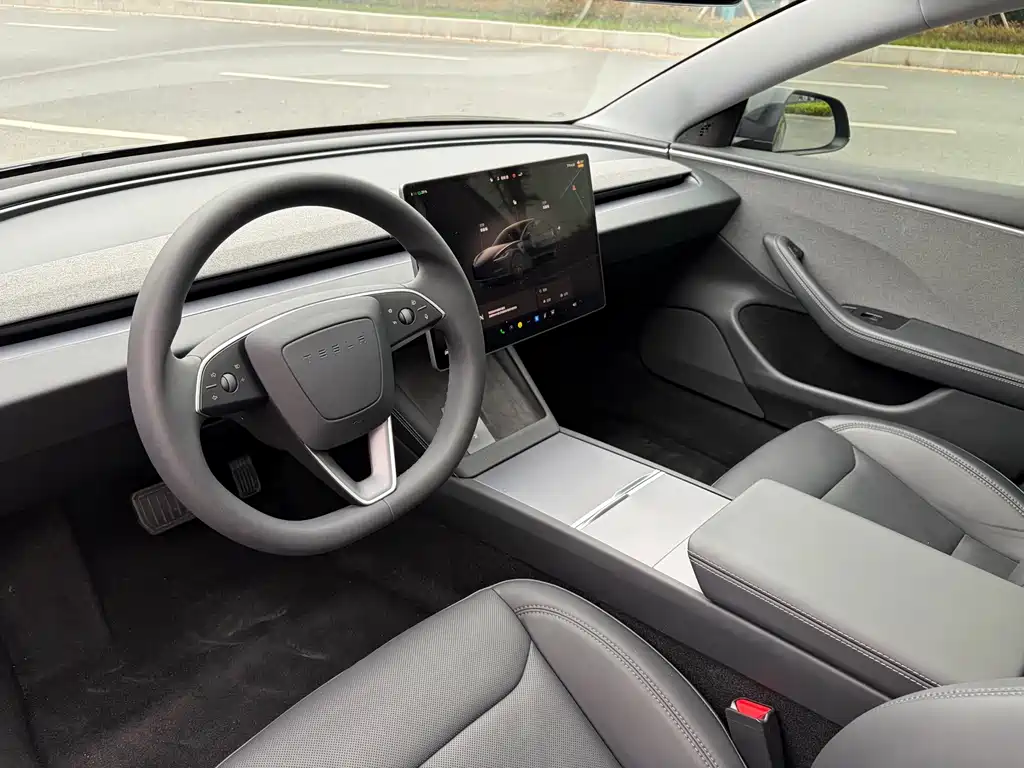 Tesla Model 3 2024
