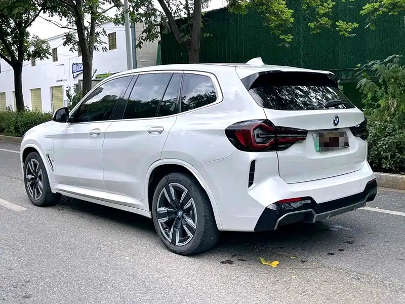 BMW iX3 2023