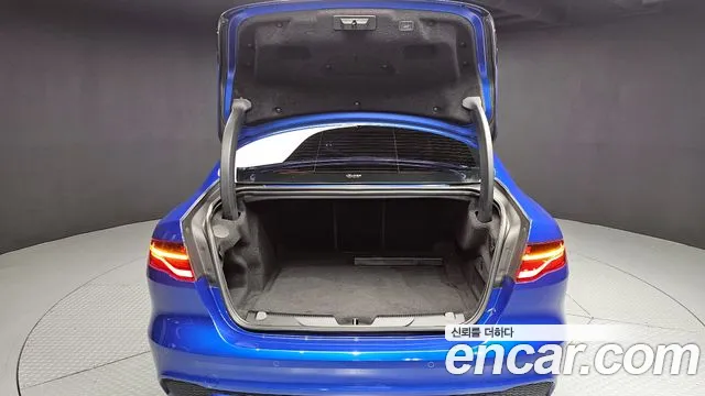 Jaguar XE 2020