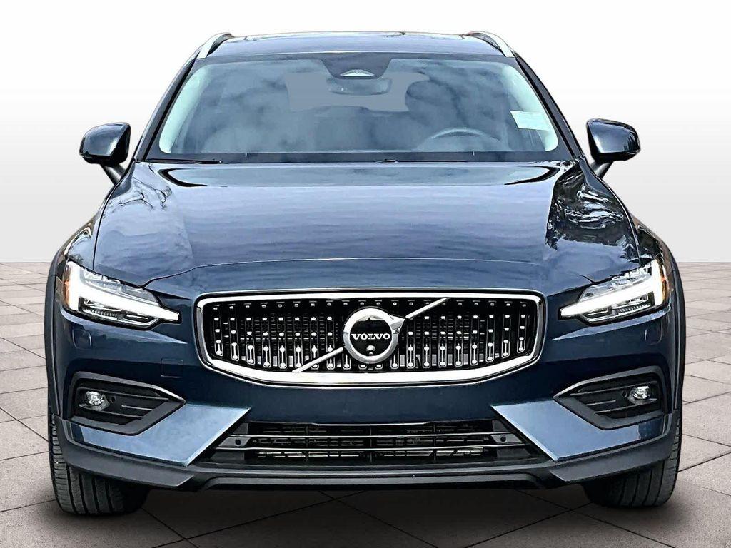 Volvo V60 Cross Country 2025