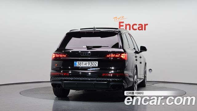 Audi SQ7 2025