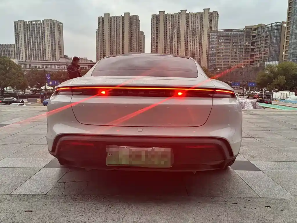 Porsche Taycan 2021