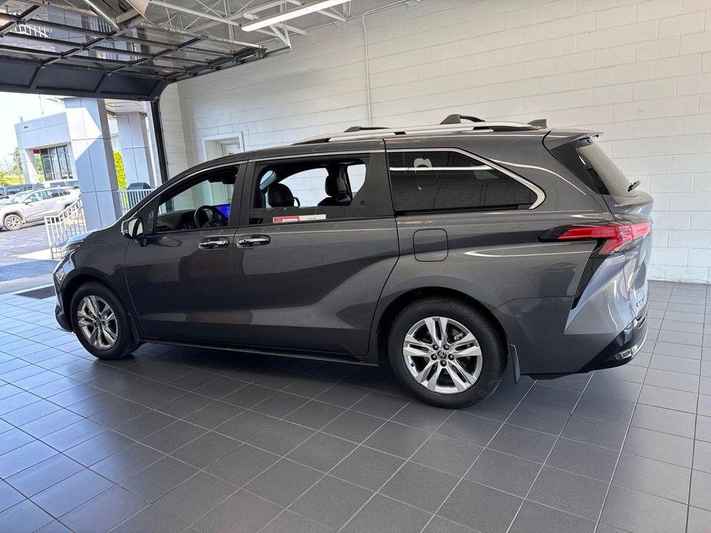 Toyota Sienna 2025