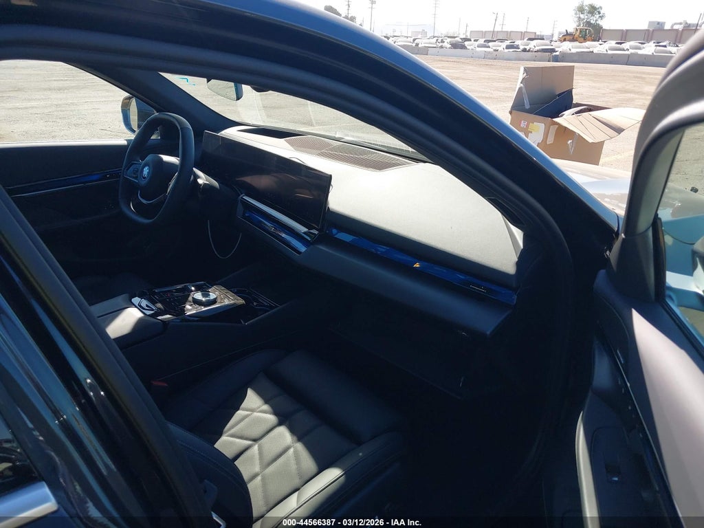 BMW i5 2025