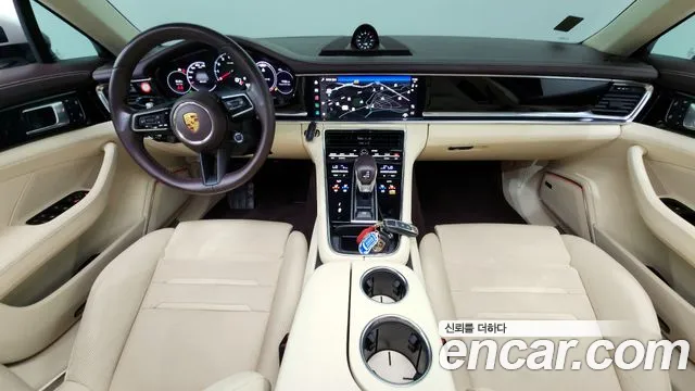 Porsche Panamera 2021