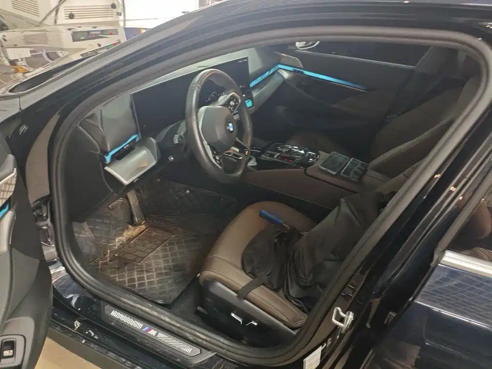 BMW 5 серии 2025