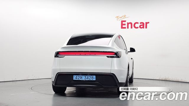 Tesla Model Y 2025