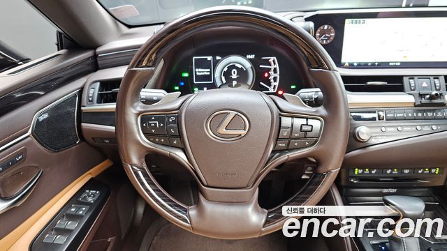 Lexus ES 2021
