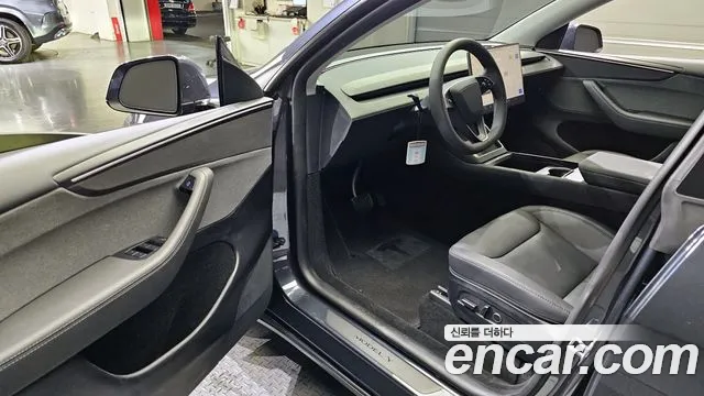 Tesla Model Y 2025