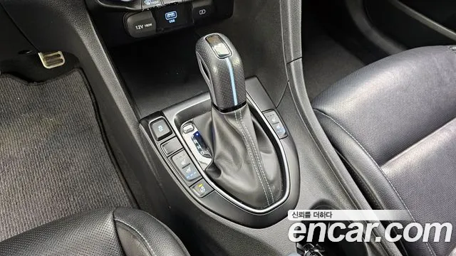 Hyundai Veloster 2021